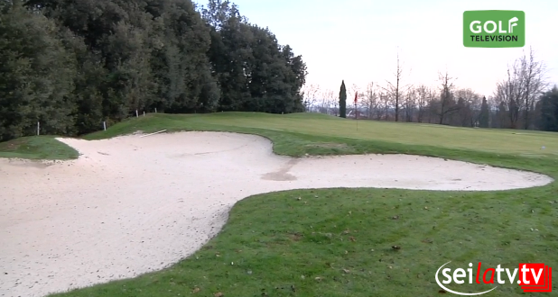 Approccio dietro il bunker